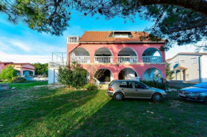 Apartments with a parking space Vir - Kozjak, Vir - 18579